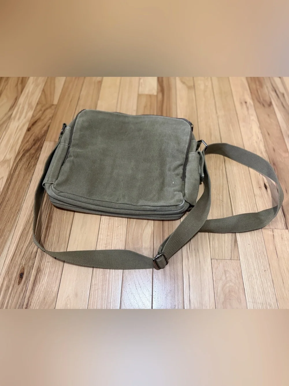 Casual Olive Green Canvas Messenger Bag with Adjustable Strap